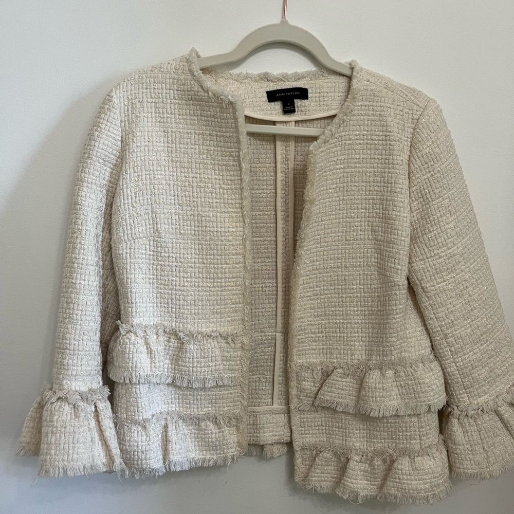 Ann Taylor Winter White Tweed Fringe Ruffle blazer jacket size 4